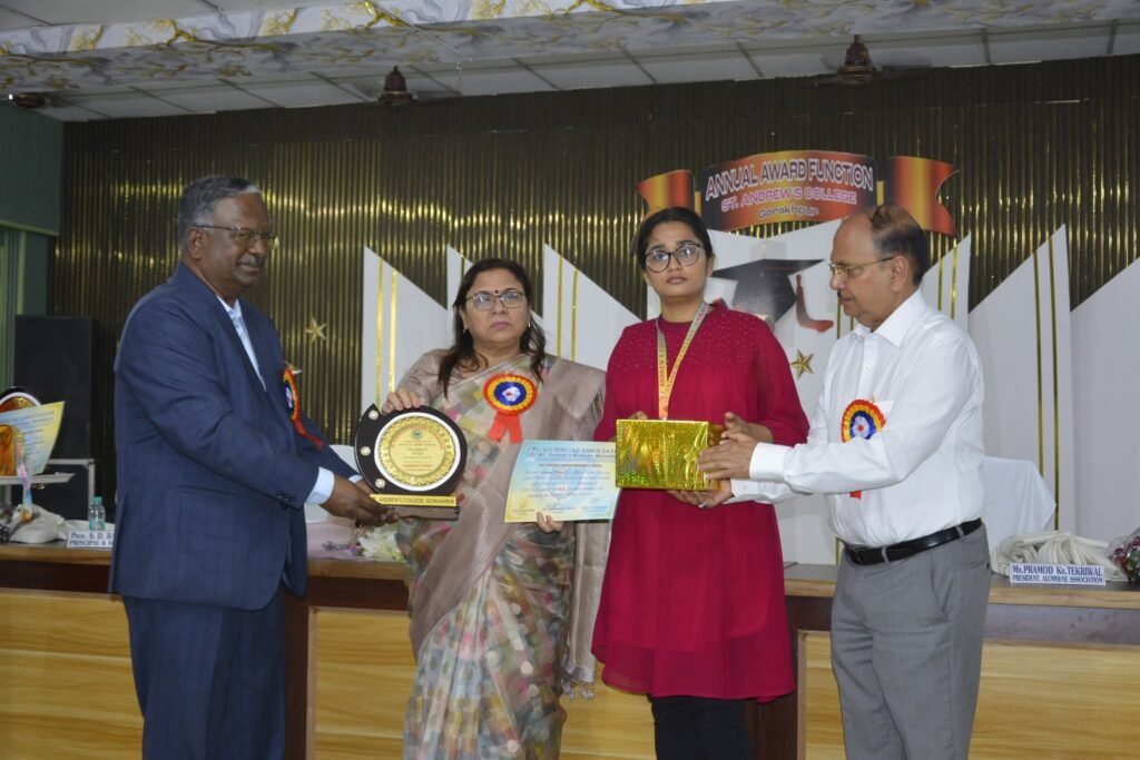 Gorakhpur News - सेण्ट ऐण्ड्रयूज कॉलेज में वार्षिक समारोह एवं पुरस्कार वितरण कार्यक्रम का हुआ आयोजन