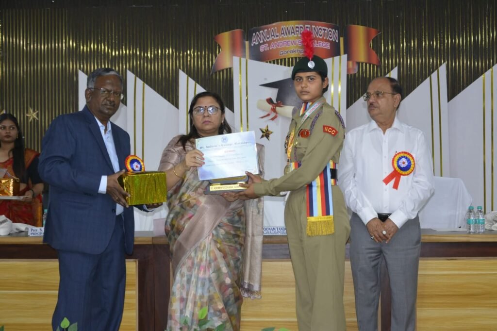 Gorakhpur News - सेण्ट ऐण्ड्रयूज कॉलेज में वार्षिक समारोह एवं पुरस्कार वितरण कार्यक्रम का हुआ आयोजन