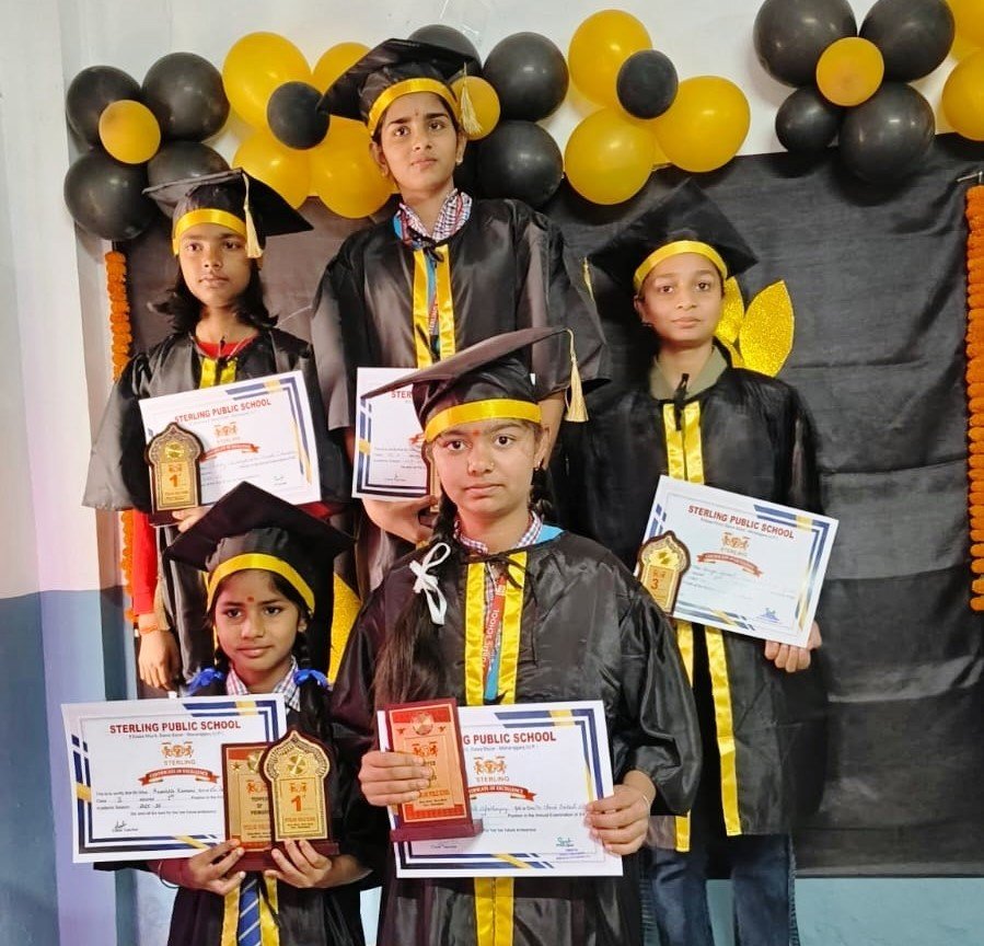 स्टर्लिंग पब्लिक स्कूल में वार्षिक परीक्षा परिणाम घोषित, टॉपरों को प्रशस्ति पत्र एंव शील्ड देकर किया गया सम्मानित