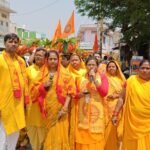 सिसवा में गूंजा जयघोष: द्वादश वार्षिकोत्सव पर निकली भव्य कलश शोभायात्रा, शुरू हुआ गायत्री महायज्ञ