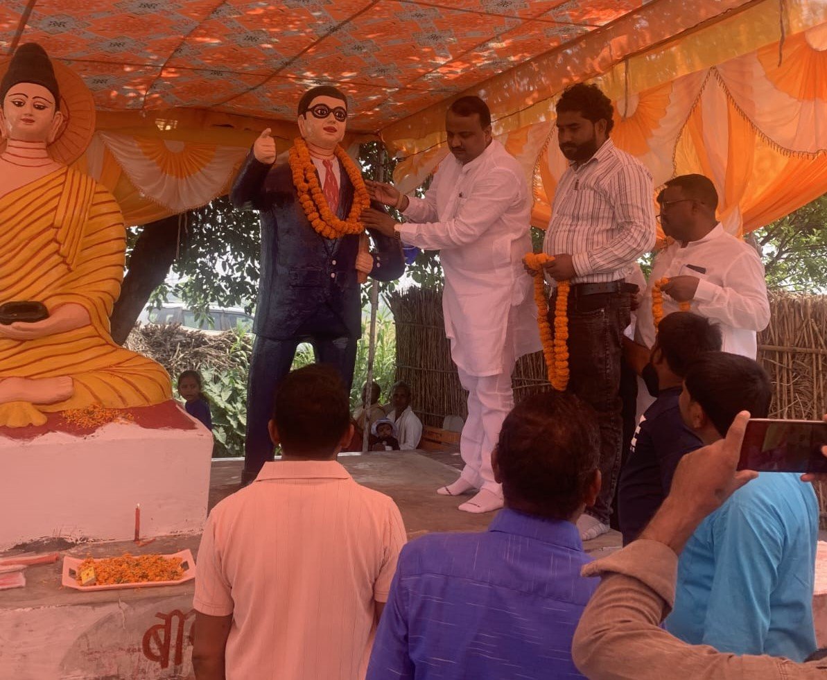 सिसवा में धूमधाम से मनाई गई अंबेडकर जयंती, गिरजेश जायसवाल ने बाबा साहब की प्रतिमा पर माल्यार्पण कर किया श्रद्धा सुमन अर्पित