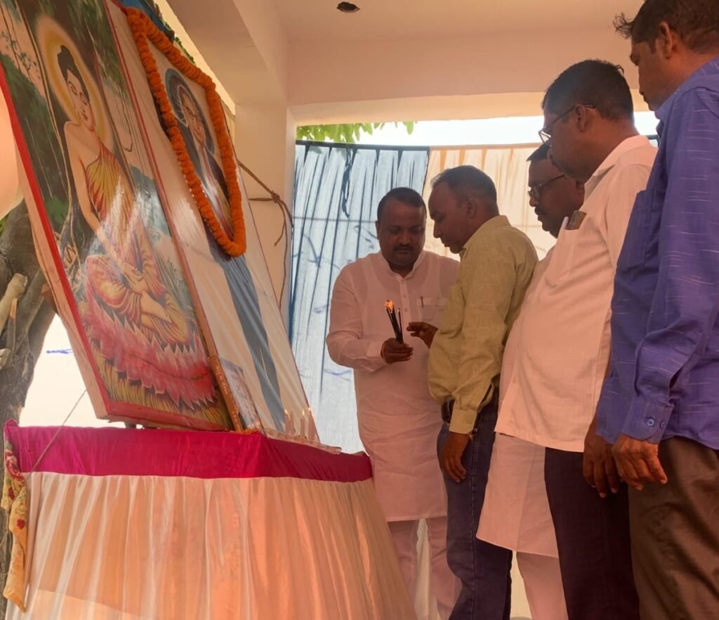 सिसवा में धूमधाम से मनाई गई अंबेडकर जयंती, गिरजेश जायसवाल ने बाबा साहब की प्रतिमा पर माल्यार्पण कर किया श्रद्धा सुमन अर्पित