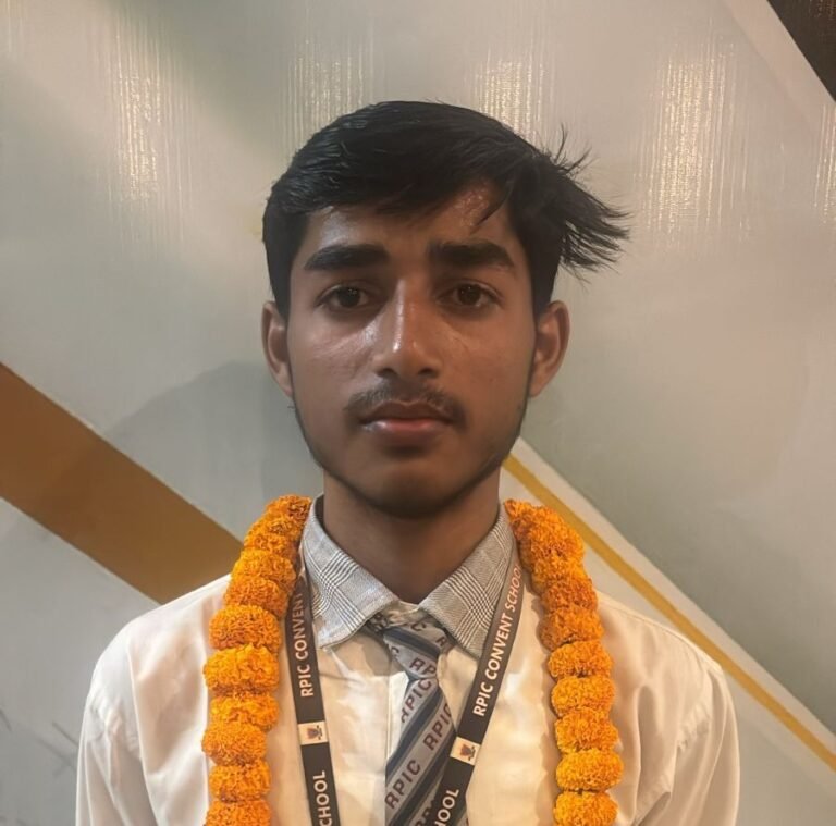 सफलता की गूंज: किसान के बेटे आरिफ अंसारी ने 96.6 % अंक पाकर RPIC Convent School का नाम किया रोशन