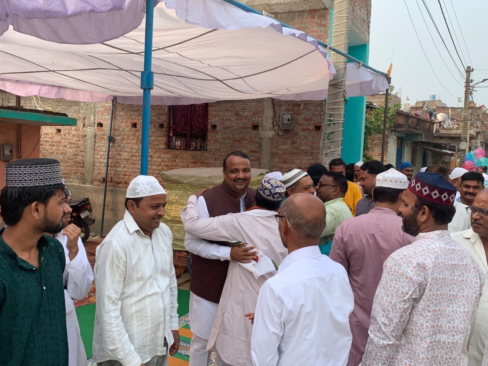 हर्षोल्लास के साथ मनाई गई बकरीद, अध्यक्ष प्रतिनिधि गिरजेश जायसवाल ने दी मुबारकबाद