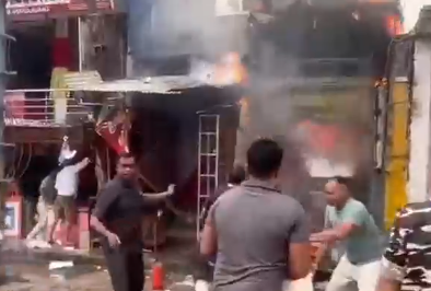 चिप्स तलते समय दुकान में लगी आग, लाखों का सामान जलकर खाक