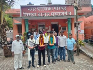 श्रम दिवस के अवसर पर नगर पालिका सिसवा में सफाई कर्मचारियों को किया गया सम्मानित