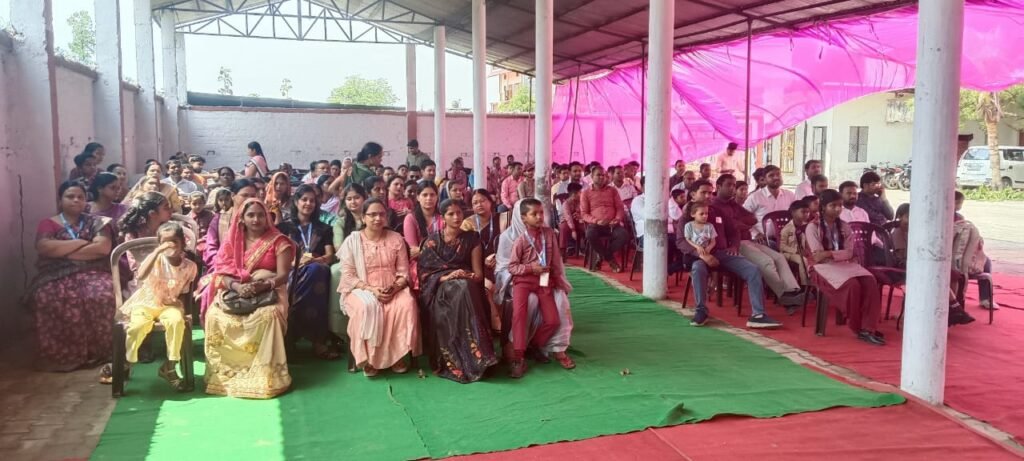 सिसवा में प्रतिभा का उत्सवः मेडल पाकर दिखी चेहरों पर मुस्कान, परिश्रम को मिला गौरवपूर्ण सम्मान