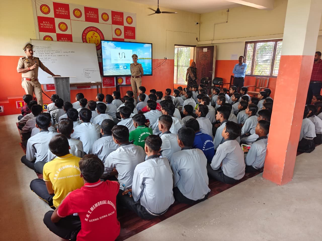 मिशन शक्ति फेज 5.0: कोठीभार पुलिस ने छात्राओं को बताए महिला सुरक्षा कानून व हेल्पलाइन नंबर