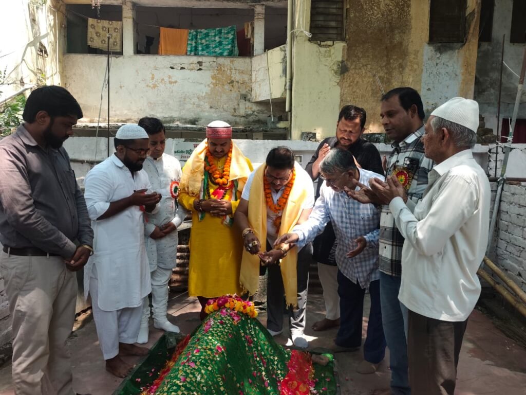 स्वतंत्रता संग्राम सेनानी क्रांतिवीर शहीद सरदार अली खान की मजार पर किया चादर पेश, 1857 की क्रांति वीरों को किया याद