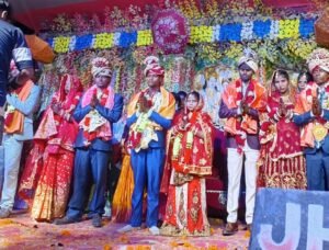 कन्यादान महादान का संदेश, बलथर सेवा समिति ने पांच निर्धन कन्याओं का किया सामूहिक विवाह
