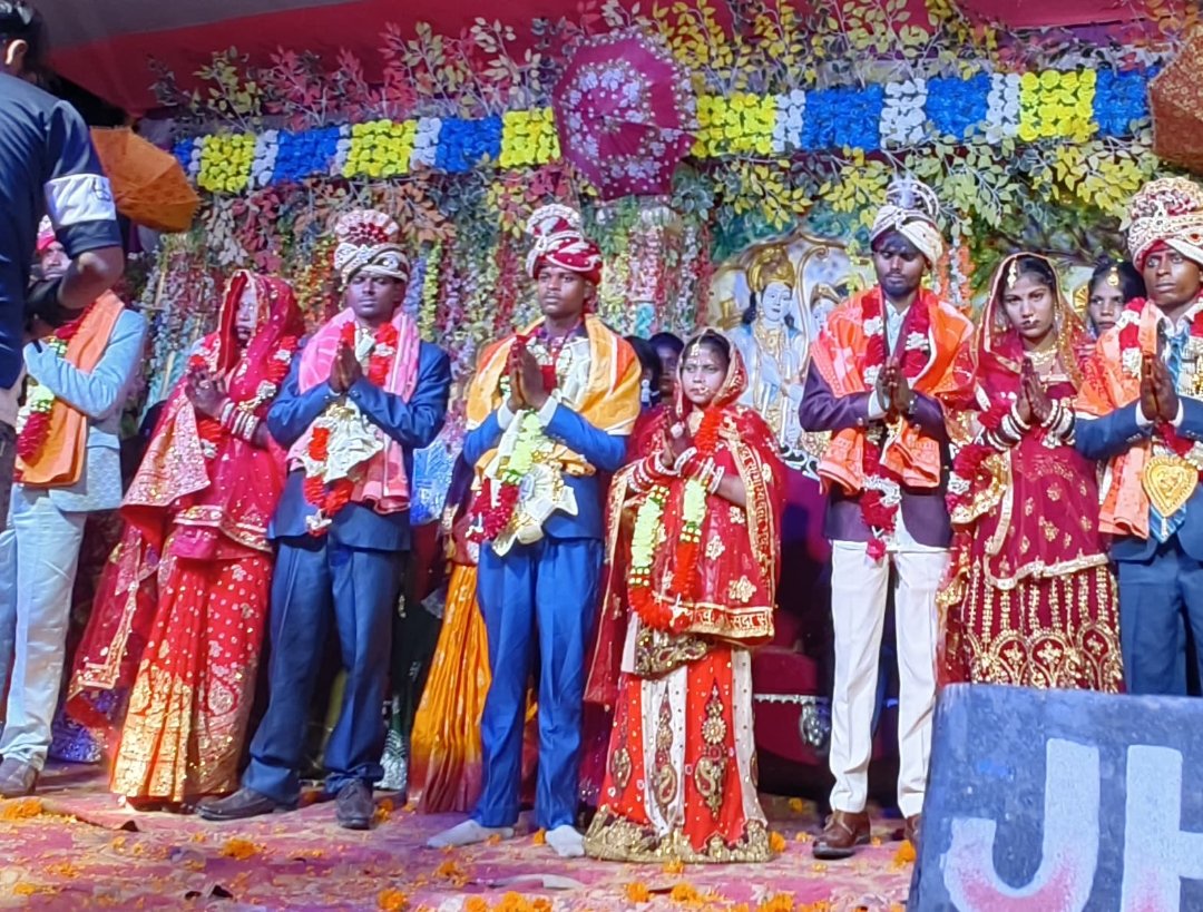 कन्यादान महादान का संदेश, बलथर सेवा समिति ने पांच निर्धन कन्याओं का किया सामूहिक विवाह