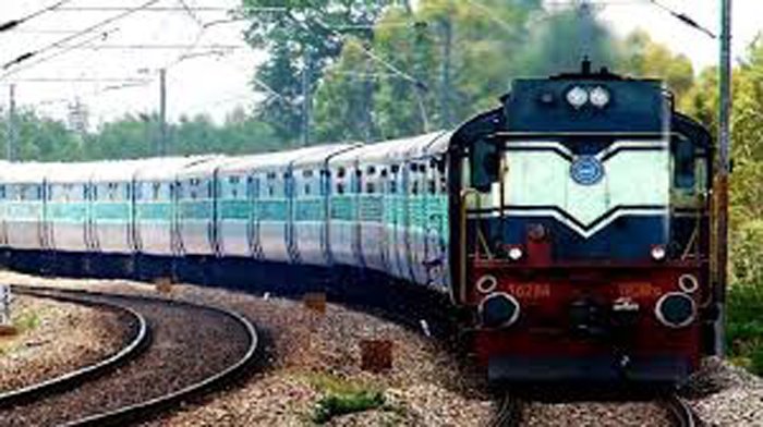 गोरखपुर रेलखंड पर मेगा ब्लॉक, कई ट्रेनें निरस्त, 27 का बदला रूट
