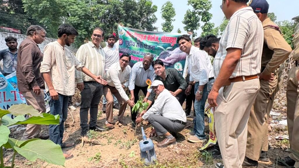 “एक पेड़ माँ के नाम” - सेण्ट ऐण्ड्रयूज कॉलेज में किया गया वृक्षारोपण