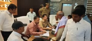 Maharajganj: संपूर्ण समाधान दिवस में आये 45 मामले, 04 का मौके पर निस्तारण, 2 कानूनगो और 2 लेखपालों से मांगा स्पष्टीकरण