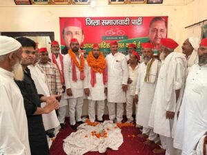 पूर्व प्रत्याशी एवं पूर्व ब्लॉक प्रमुख मुजाहिद अली का समाजवादी पार्टी में पुनः वापसी, पार्टी कार्यकर्ताओं ने फूल-मालाओं से किया जोरदार स्वागत