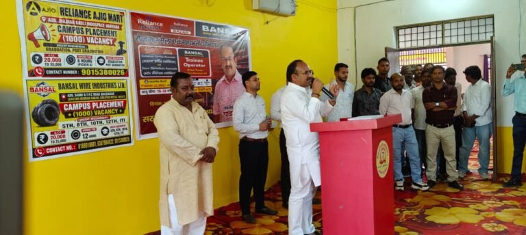 Kushinagar - सरस्वती देवी महाविद्यालय में रोजगार मेला एवं महाभर्ती अभियान का हुआ आयोजन, 334 युवाओं का विभिन्न पदों पर चयन