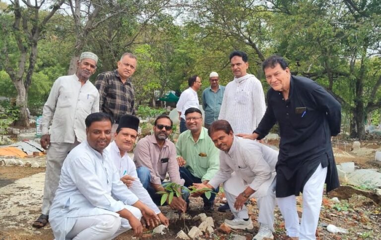 “एक पेड़ मां के नाम” अभियान के तहत इंडियन जर्नलिस्ट एसोसिएशन द्वारा भव्य पौधारोपण कार्यक्रम आयोजित