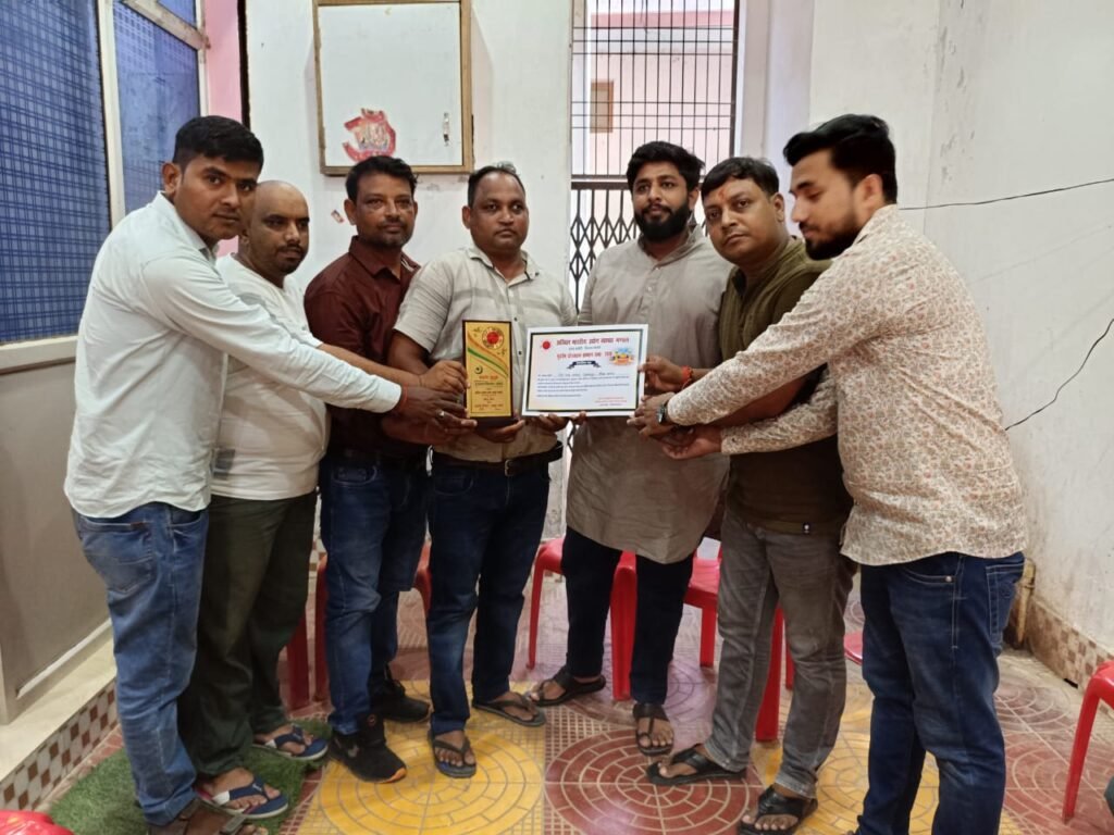अखिल भारतीय उद्योग व्यापार मंडल ने मोहर्रम अखाड़ों के उस्ताद व संचालकों को किया सम्मानित, दिए शील्ड व प्रशस्ति-पत्र