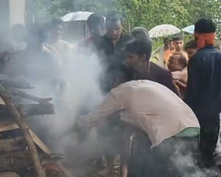 युवा वैज्ञानिक राहुल सिंह पंचतत्व में विलीन, DM व SP ने घर पहुंचकर परिजनों को दी सांत्वना, निष्पक्ष जांच का दिलाया भरोसा