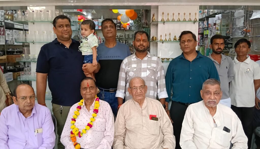 Agra News - ‘श्रीजी किचन गैलरी’ का भव्य शुभारंभ, MLA पुरुषोत्तम खंडेलवाल ने फीता काटकर किया उद्घाटन