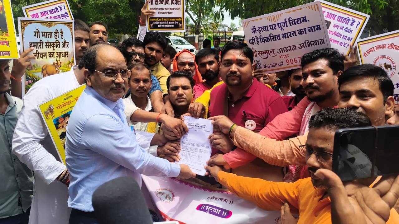 गौ सम्मान आह्वान अभियान के द्वितीय चरण में सरकार को सौंपे गए 15 करोड़ से अधिक हस्ताक्षरों सहित प्रार्थना-पत्र