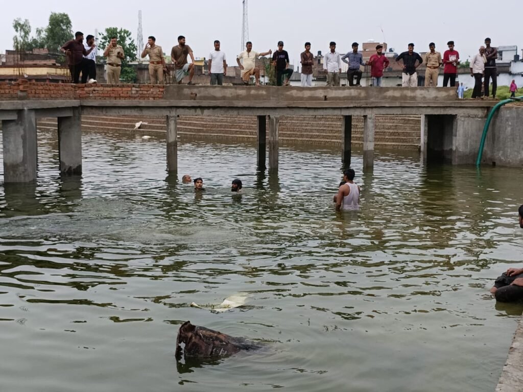 दर्दनाक हादसा: निर्माणाधीन पोखरे में डूबने से तीन किशोरों की दर्दनाक मौत, नहाने गए थे चार दोस्त