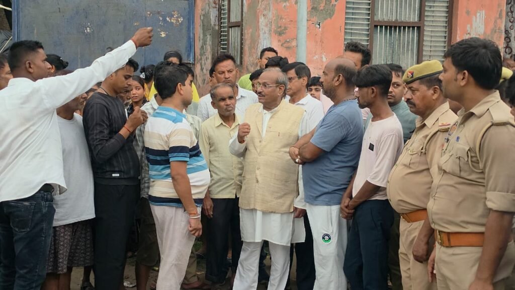 भारी सुरक्षा व्यवस्था के बीच तीनों मृत किशोरों का हुआ अंतिम संस्कार, पूर्व मंत्री सुशील कुमार टिबड़ेवाल ने परिजनों से की मुलाकात कर आर्थिक मदद की घोषणा की