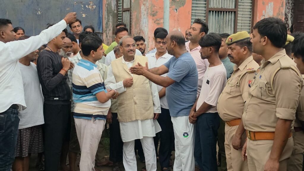 भारी सुरक्षा व्यवस्था के बीच तीनों मृत किशोरों का हुआ अंतिम संस्कार, पूर्व मंत्री सुशील कुमार टिबड़ेवाल ने परिजनों से की मुलाकात कर आर्थिक मदद की घोषणा की