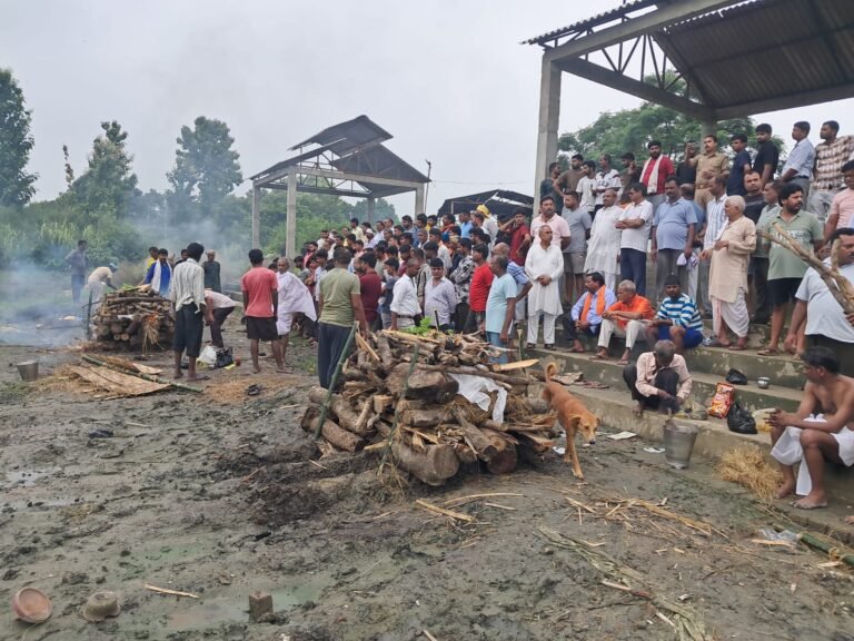 भारी सुरक्षा व्यवस्था के बीच तीनों मृत किशोरों का हुआ अंतिम संस्कार, पूर्व मंत्री सुशील कुमार टिबड़ेवाल ने परिजनों से की मुलाकात कर आर्थिक मदद की घोषणा की