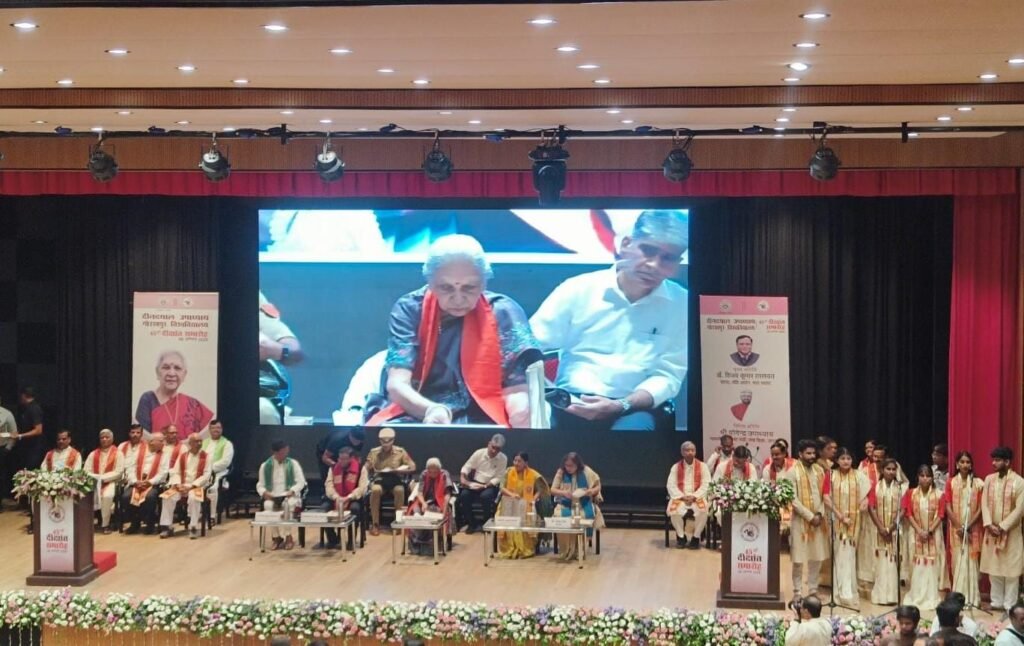 दीक्षोत्सव में सरस्वती देवी महाविद्यालय खड्डा की छात्राओं का स्वर्णिम परचम, आठ स्वर्ण पदकों से चमका महाविद्यालय