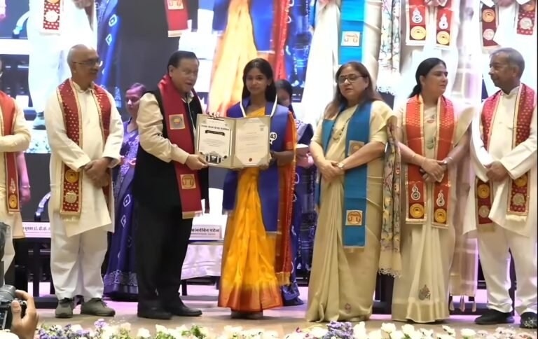 दीक्षोत्सव में सरस्वती देवी महाविद्यालय खड्डा की छात्राओं का स्वर्णिम परचम, आठ स्वर्ण पदकों से चमका महाविद्यालय