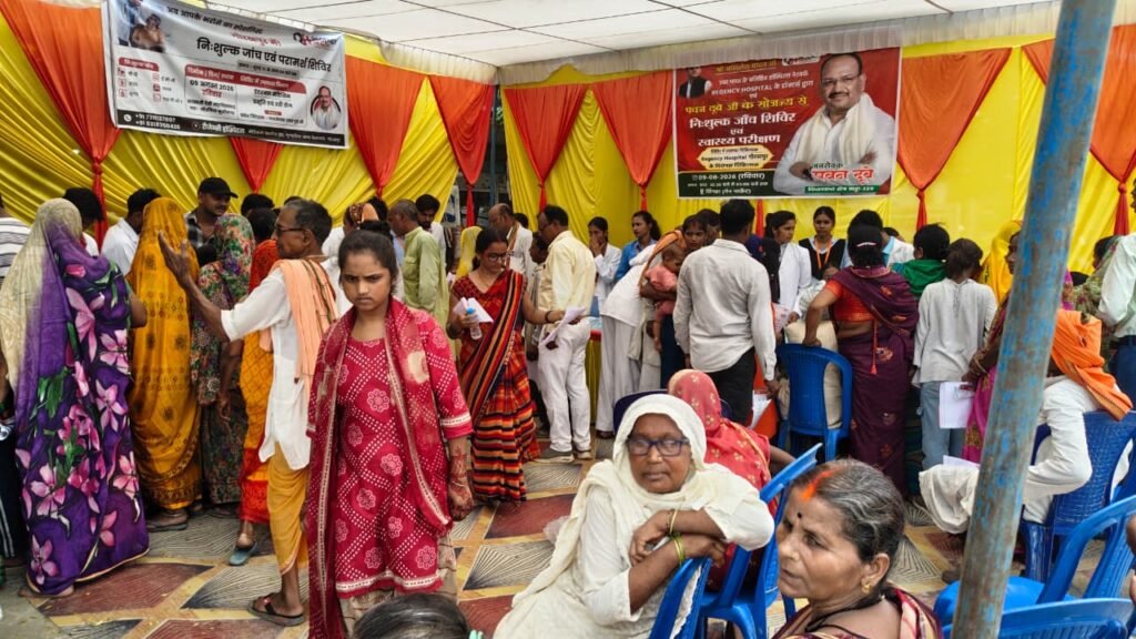 सपा नेता एवं जनसेवक पवन दूबे नेतृत्व में निःशुल्क हेल्थ कैंप का हुआ आयोन