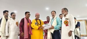 इमामबाड़ा मुतवल्लियान कमेटी ने अमन के हिमायती सेराज अहमद कुरैशी को किया सम्मानित