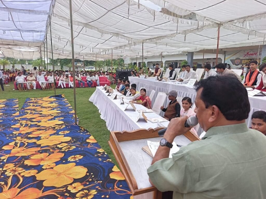 आर.पी.आई.सी. कॉन्वेंट स्कूल में प्रतिभा सम्मान समारोह, मेधावी विद्यार्थियों को मिला सम्मान