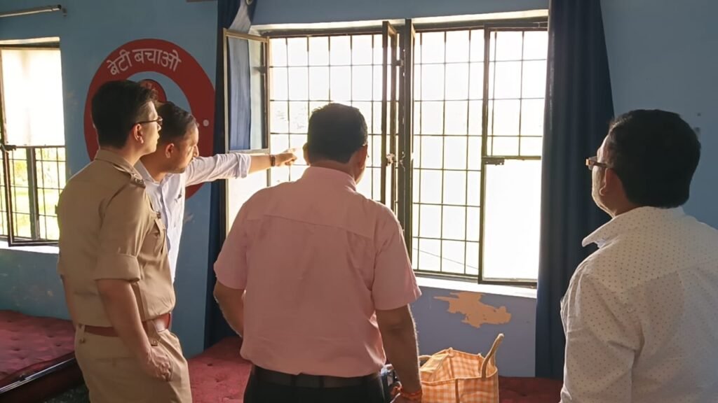 DM व SP ने वन स्टॉप सेंटर का किया औचक निरीक्षण, सुरक्षा और साफ-सफाई व्यवस्था सुधारने के दिए निर्देश