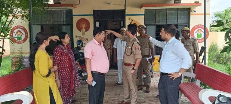 DM व SP ने वन स्टॉप सेंटर का किया औचक निरीक्षण, सुरक्षा और साफ-सफाई व्यवस्था सुधारने के दिए निर्देश
