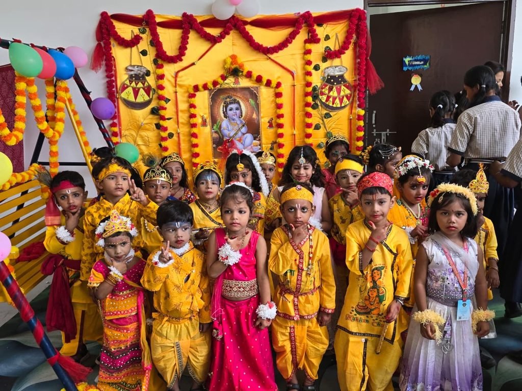 सीबीएस पब्लिक स्कूल में धूमधाम से मनी श्रीकृष्ण जन्माष्टमी, नन्हे-मुन्नों ने राधा-कृष्ण की भव्य झांकी से मोहा मन