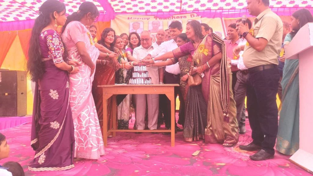 स्टर्लिंग पब्लिक स्कूल में धूमधाम से मनाया गया शिक्षक दिवस
