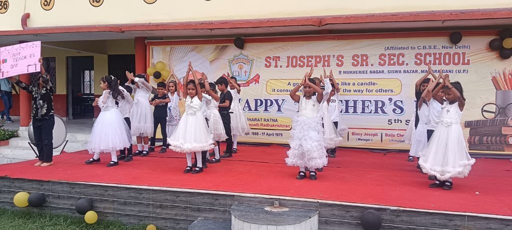 गुरु-ज्ञान की ज्योति से आलोकित हुआ सेंट जोसेफ्स स्कूल, विद्यार्थियों ने प्रस्तुत की अनुपम सांस्कृतिक छटा