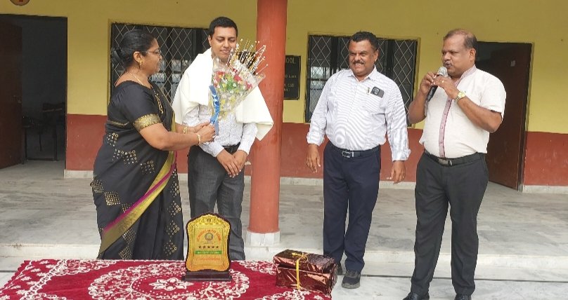 Siswa Bazar - सेंट जोसेफ्स सीनियर सेकेंडरी स्कूल में युवा वैज्ञानिक शुभम पाण्डेय का आत्मीय स्वागत