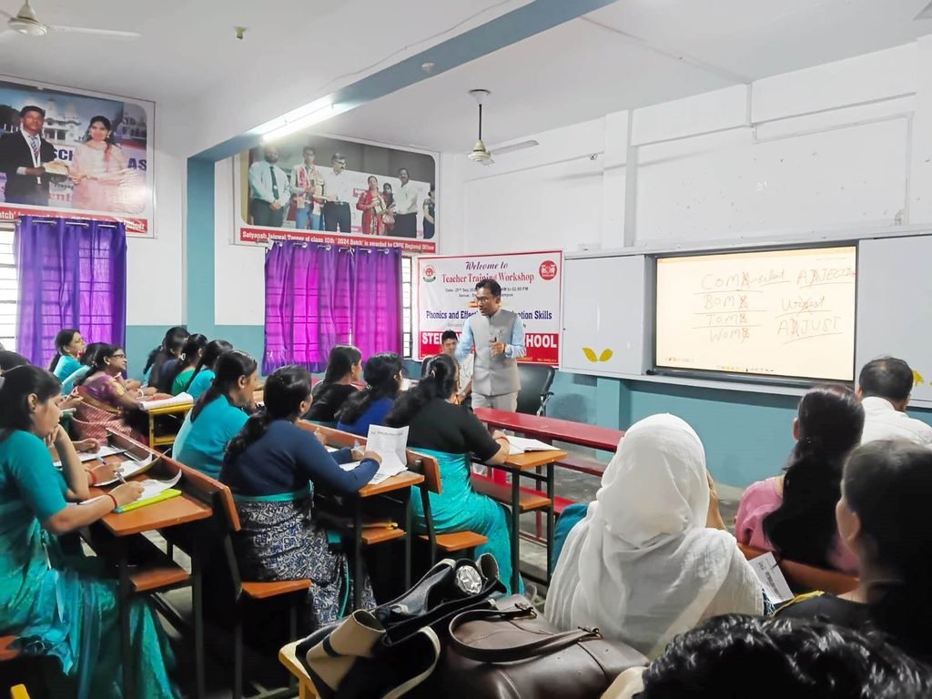 स्टर्लिंग पब्लिक सीनियर सेकेंडरी स्कूल में शिक्षक प्रशिक्षण कार्यक्रम का हुआ आयोजन
