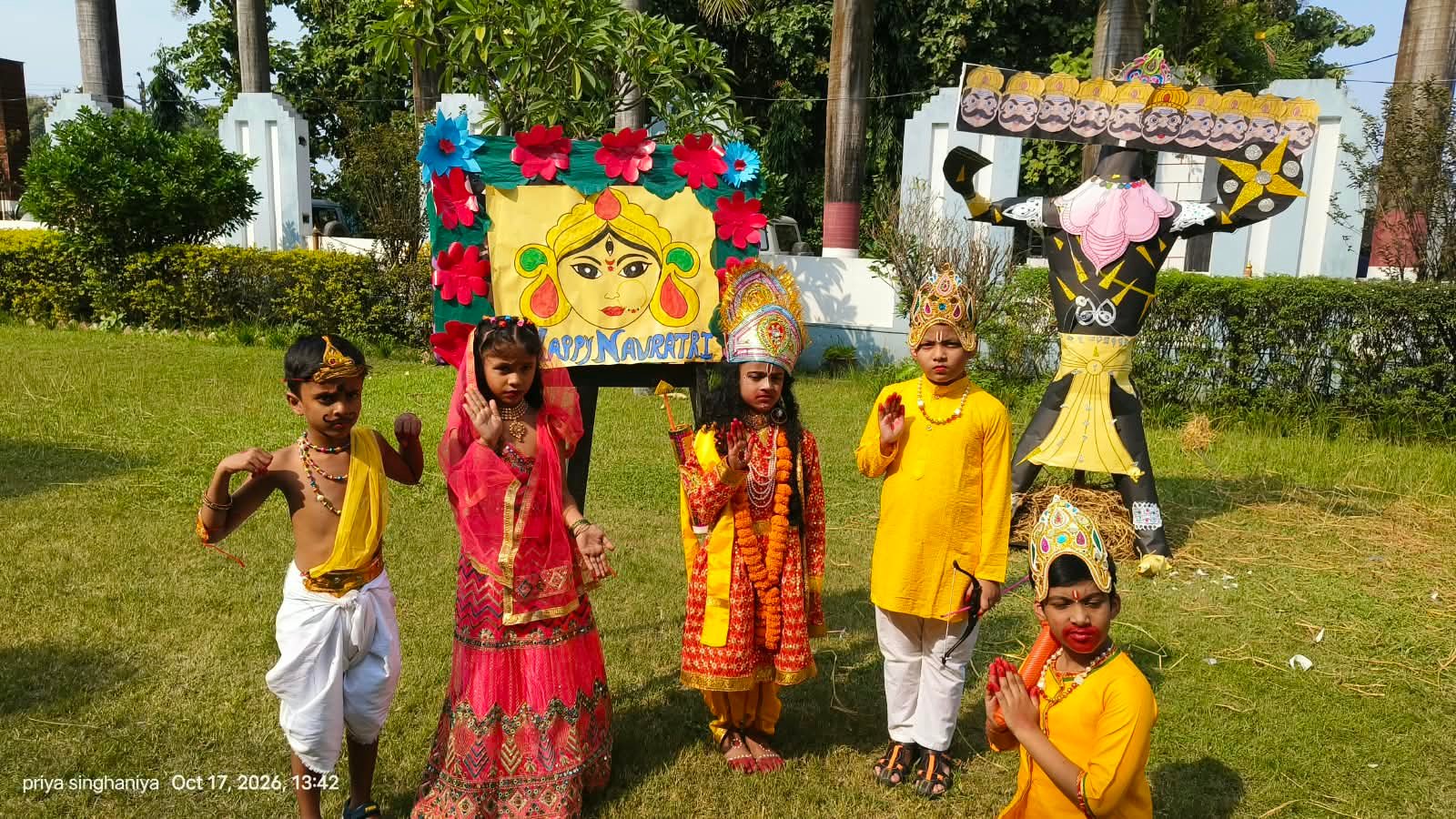 स्टर्लिंग पब्लिक स्कूल में धूमधाम से मना दशहरा पर्व, रावण दहन के साथ बच्चों ने दी मनमोहक प्रस्तुतियां
