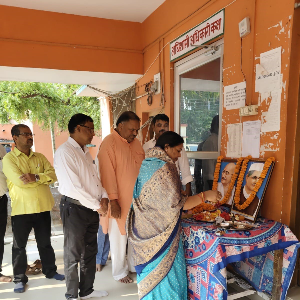 नगर पालिका परिषद सिसवा बाजार में धूमधाम से मनाई गई गांधी व शास्त्री जयंती, चलाया गया विशेष स्वच्छता अभियान