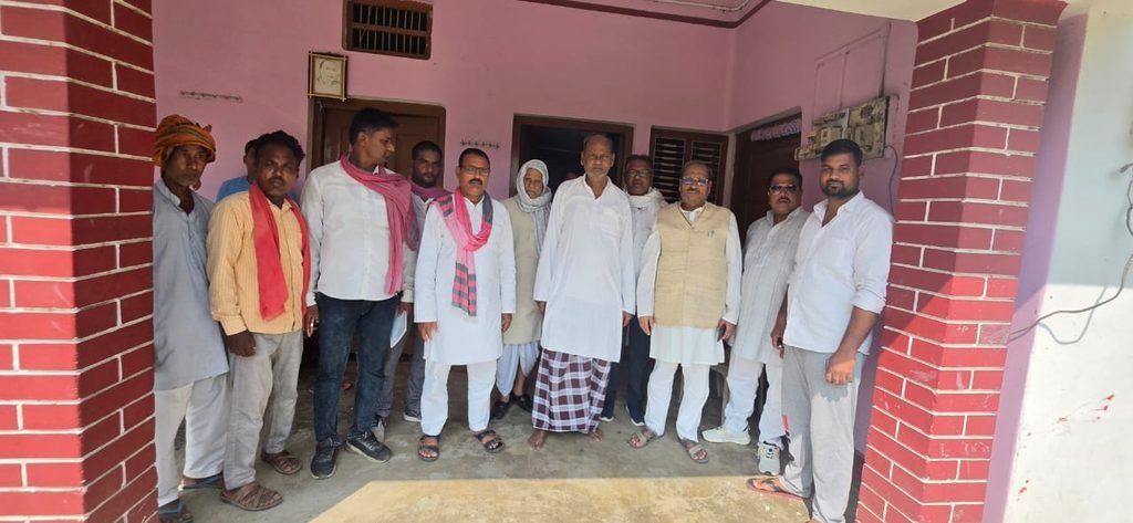 सिसवा विधानसभा में तूफानी दौरे पर रहे पूर्व मंत्री सुशील टिबड़ेवाल, बीमार व शोकाकुल परिवारों से मिले
