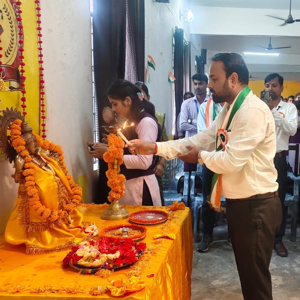 सरस्वती देवी महाविद्यालय में गांधी विचार दर्शन प्रदर्शनी एवं गांधी दिग्दर्शन संगोष्ठी का हुआ आयोजन