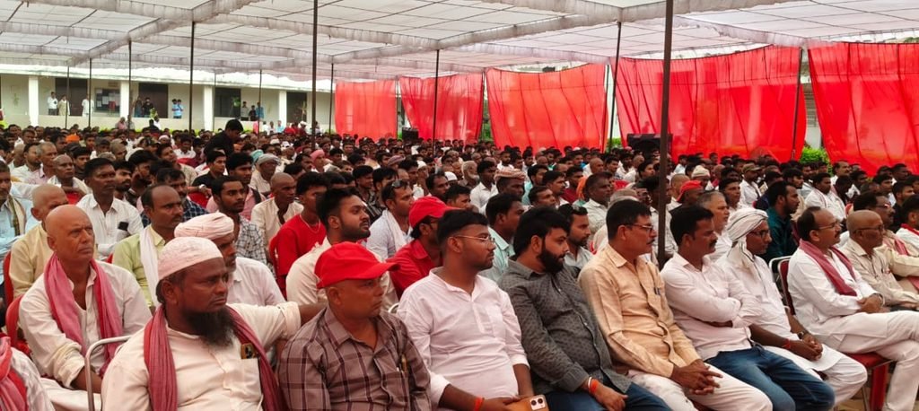Kushinagar News - सरस्वती देवी महाविद्यालय में "युवाओं के सपनों का खड्डा" विषय पर युवा संवाद कार्यक्रम का हुआ आयोजन