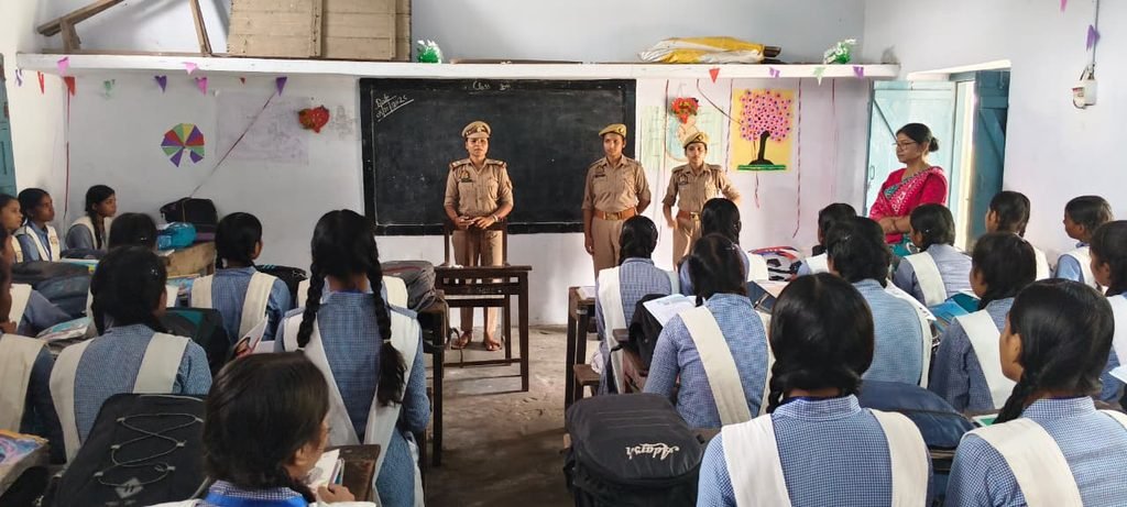 मिशन शक्ति फेज-5ः छात्राओं को साइबर अपराध और महिला सुरक्षा के प्रति किया जागरूक