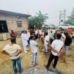 शोकाकुल परिवार के बीच पहुंचे अध्यक्ष प्रतिनिधि गिरजेश जायसवाल, आर्थिक मदद के साथ हर संभव सहयोग का भरोसा