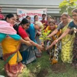 Gorakhpur News - सेण्ट ऐण्ड्रयूज कॉलेज में बी०एड० द्वितीय वर्ष के प्रशिक्षुओं द्वारा वृक्षारोपण कार्यक्रम का हुआ आयोजन