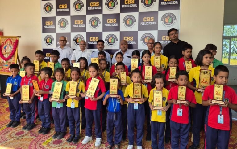 CBS Public School में PTM का आयोजन, अर्धवार्षिक परीक्षा में उत्कृष्ट प्रदर्शन करने वाले छात्र-छात्राएं सम्मानित